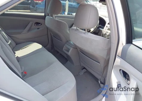 2011 Toyota Camry Le z USA, uszkodzony, nr VIN 4T1BF3EK1BU703696